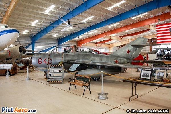 Mikoyan-Gurevich MiG-15UTI (War Eagles Air Museum)