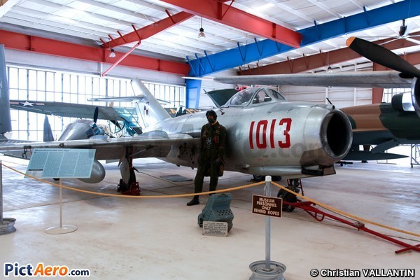 PZL-Mielec Lim-2 (War Eagles Air Museum)