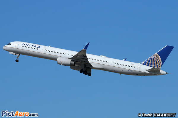 Boeing 757-324/WL (United Airlines)