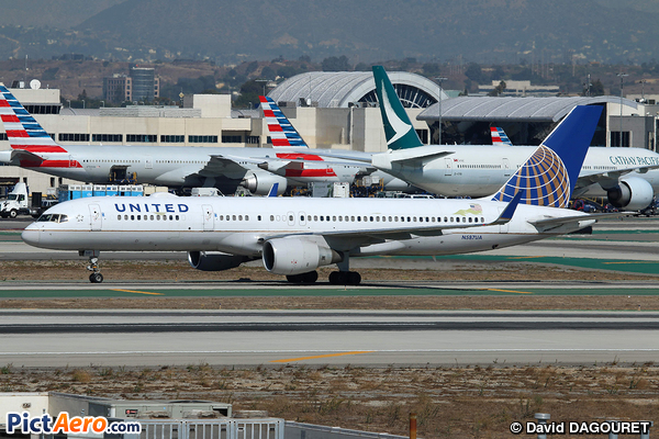 Boeing 757-222/WL (United Airlines)