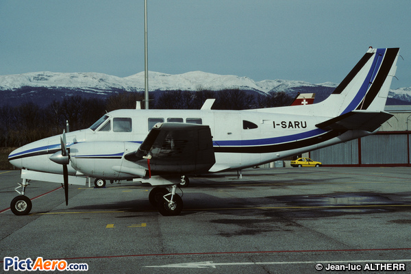 Beechcraft 65A-80 Queen Air (Privé / Private)