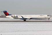 CRJ-900LR (CL-600-2D24) (N922XJ)