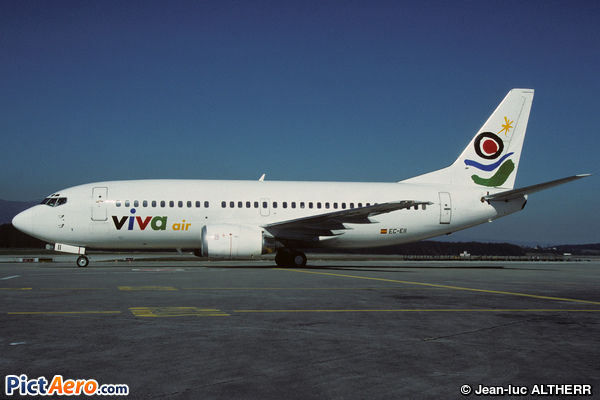 Boeing 737-3Q8 (Viva Air)