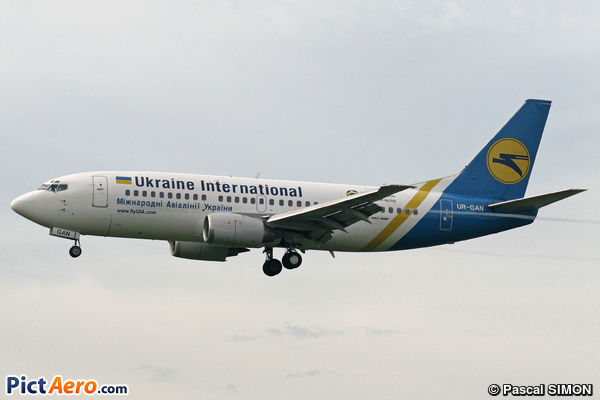 Boeing 737-36N (Ukraine International Airlines)