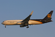 Boeing 767-34AF/ER (N341UP)