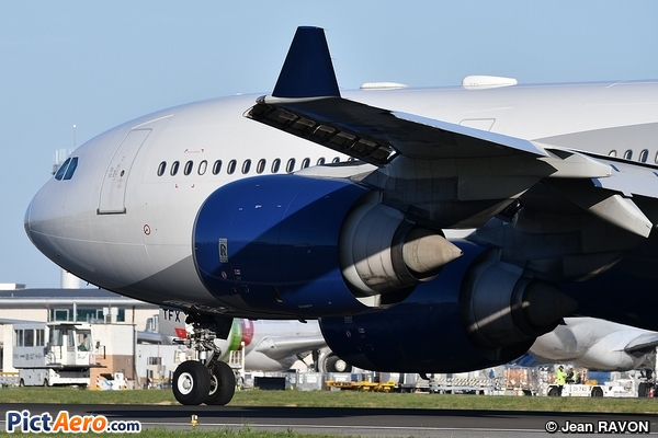 Airbus A340-542 (Hifly)