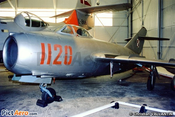 Mikoyan-Gurevich MIG-15bis (RAF Museum Cosford)