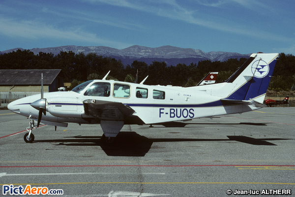 Beech 58 Baron (ESMA-Ecole Supérieure des Métiers de l'Aéronautique)