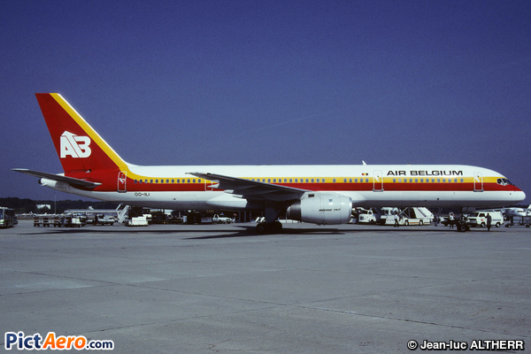 Boeing 757-23A (Air Belgium)