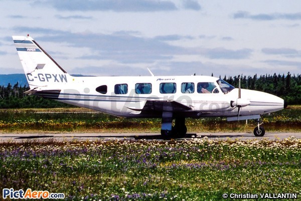 Piper PA-31-350 Navajo Chieftain (Strait Air)