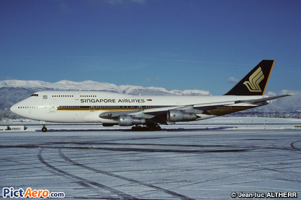 Boeing 747-312 (Singapore Airlines)