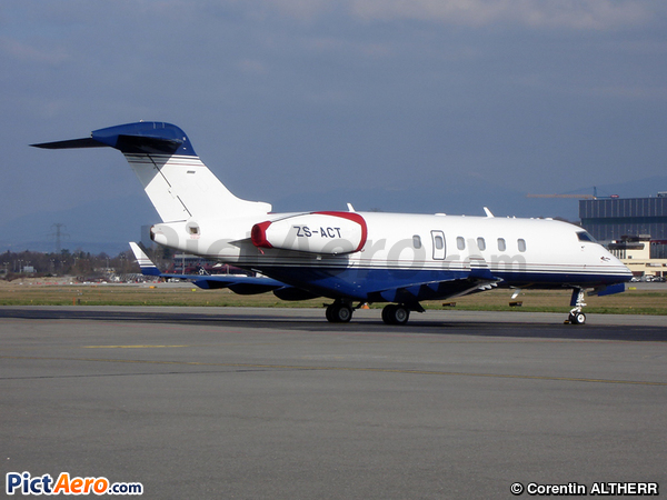 Bombardier BD-100-1A10 Challenger 300 (Absolute Flight Services)