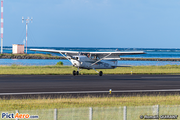 Cessna F172M Skyhawk (Les Ailes du Fenua)