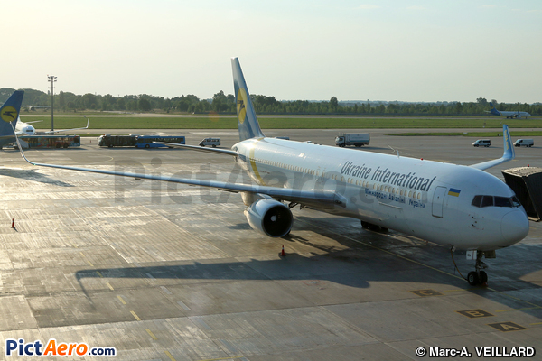 Boeing 767-322/ER (Ukraine International Airlines)