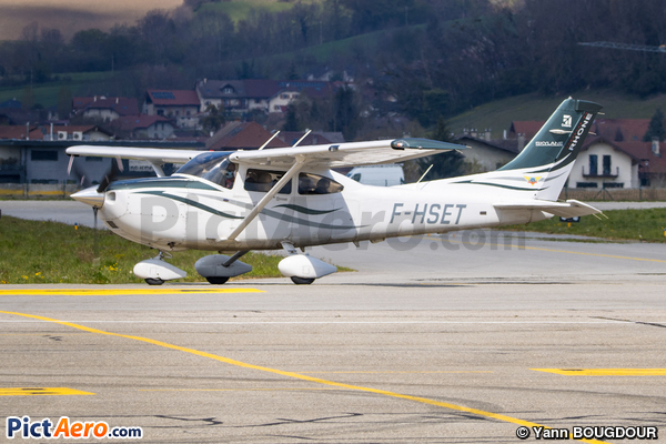 Cessna 182S Skylane  (Aéroclub du Rhone et du Sud Est)