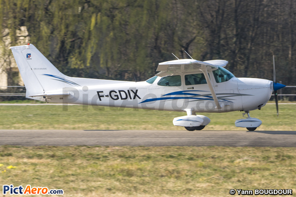 Reims F182P Skylane II (Aéroclub du Dauphiné)