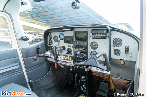 Cessna 182J Skylane (Tahiti Parachutisme)