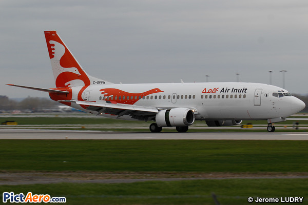 Boeing 737-33A/QC (Air Inuit)