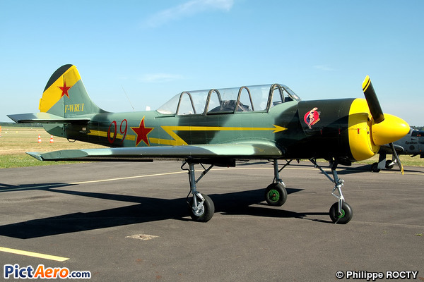 Yakovlev Yak-52 (Escadrille Yako Team)