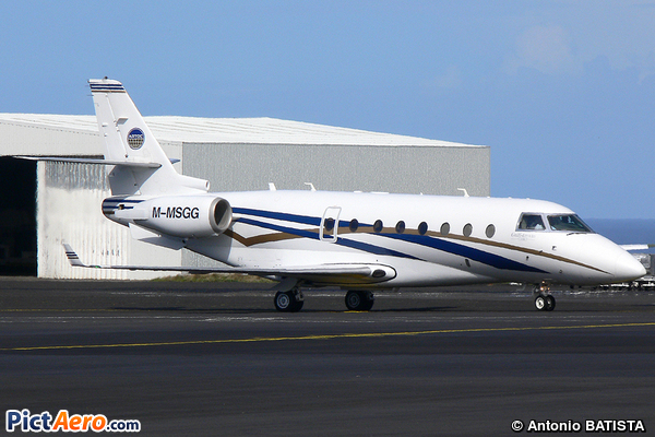 Gulfstream G200 (IAI-1126 Galaxy) (Private / Privé)