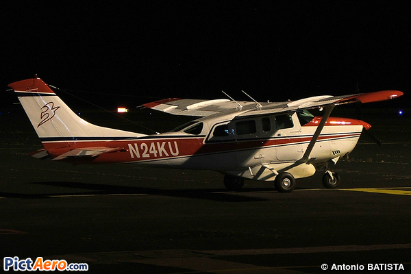 Cessna 206H Stationair (Private / Privé)