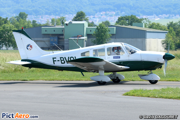 PA-28-180 Archer (Aéro-club Sézannais)