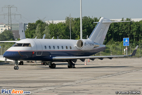 Canadair CL-600-2B16 Challenger 604 (ZYB Lily Jet)
