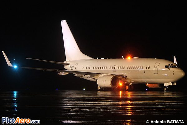Boeing 737-7AK(BBJ) (Private / Privé)