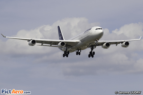 Airbus A340-313X (Lufthansa)