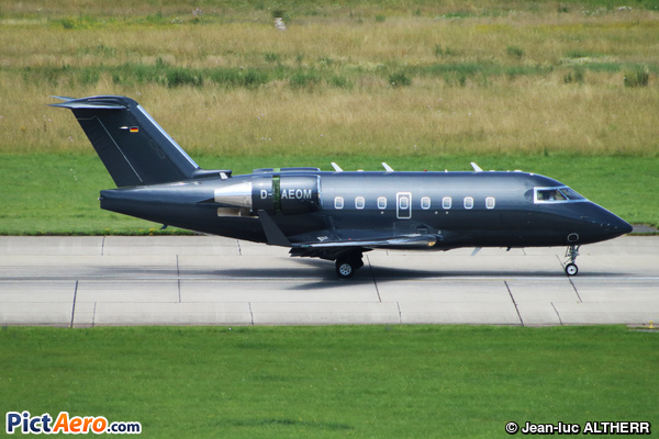 Bombardier CL-600-2B16 Challenger 604 (MHS Aviation)