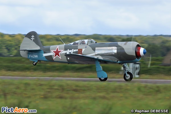 Yakovlev Yak-11 (Private / Privé)