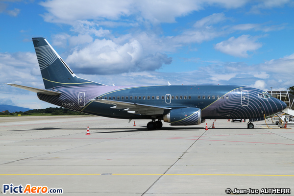 Boeing 737-522 (KlasJet)