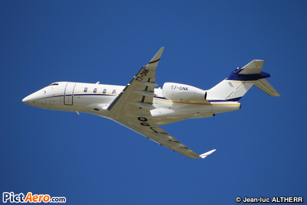 Bombardier BD-100-1A10 Challenger 350 (Luxaviation San Marino)