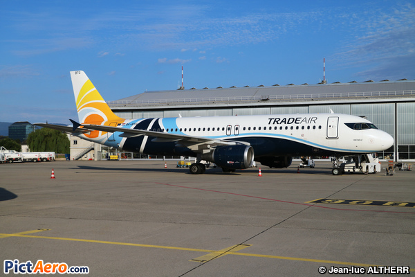 Airbus A320-212 (Trade Air)