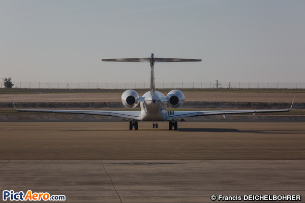 Bombardier BD-700 1A10 Global Express XRS (Luxaviation)