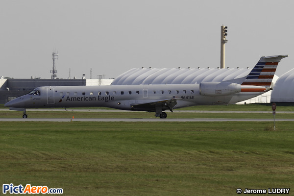 Embraer ERJ-145LR (American Eagle Airlines)