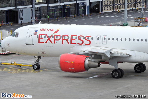 Airbus A320-214 (Iberia Express)