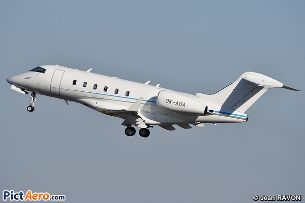 Bombardier BD-100-1A10 Challenger 300 (Atmospherica Aviation)