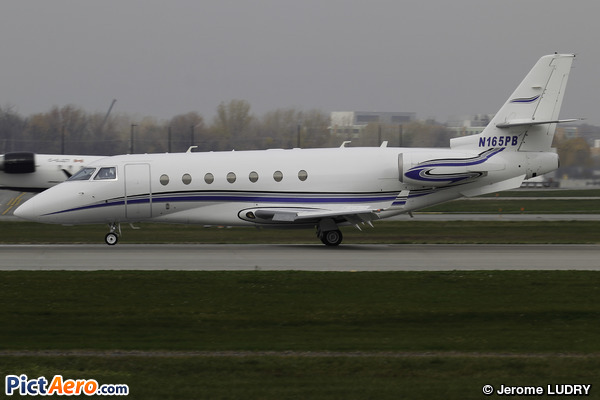 Gulfstream G200 (IAI-1126 Galaxy) (Private / Privé)