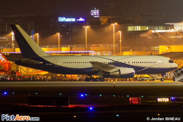 Boeing 767-2DX/ER (Comlux Aviation)