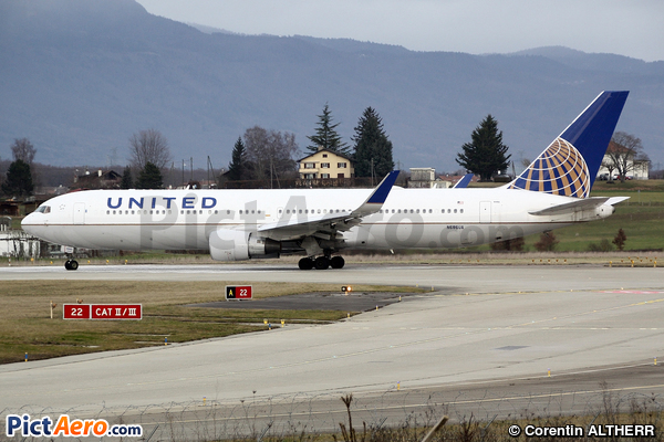 Boeing 767-3CB/ER (United Airlines)