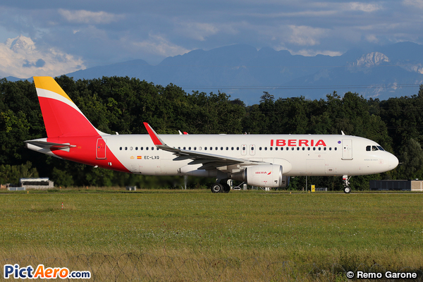 Airbus A320-216/WL (Iberia)
