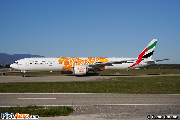 Boeing 777-36N/ER (Emirates)