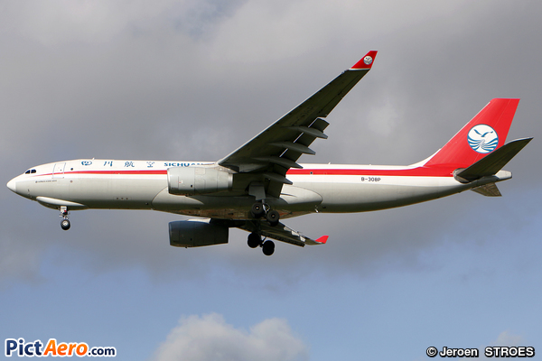 Airbus A330-243F (Sichuan Airlines)