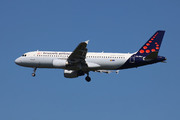 Airbus A320-214 (OO-SNJ)