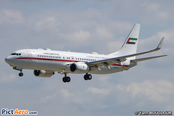 Boeing 737-8EX/BBJ2 (United Arab Emirates - Abu Dhabi Amiri Flight)