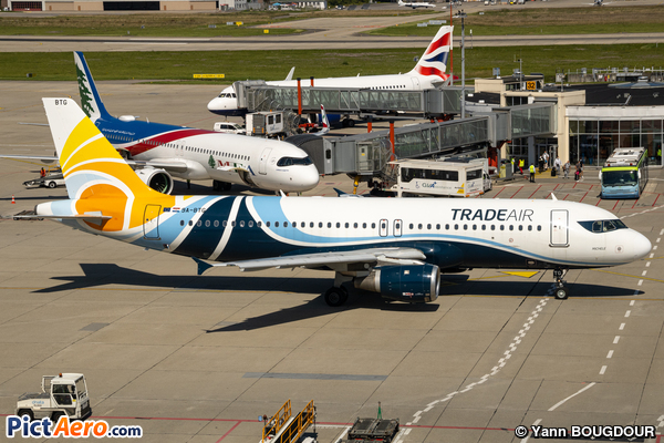 Airbus A320-212 (Trade Air)