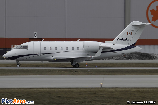 Canadair CL-600-2B16 Challenger 605 (Skyservice Business Aviation)