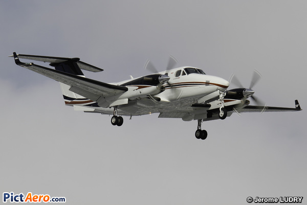 Beech Super King Air 350 (Skyservice Business Aviation)