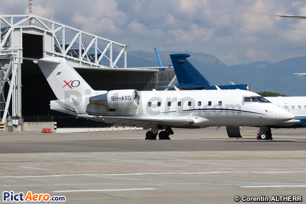 Bombardier CL-600-2B16 Challenger 604 (XOJet)